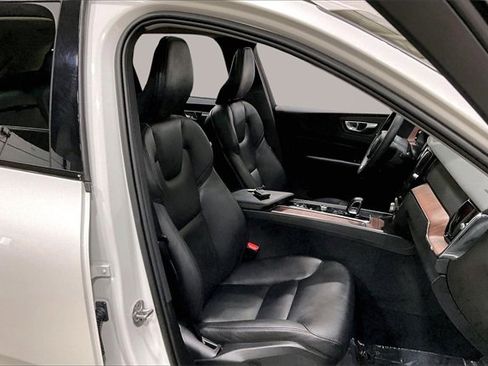 Certified 2023 Volvo XC60 B5 Plus w/ Protection Package Premier image 8