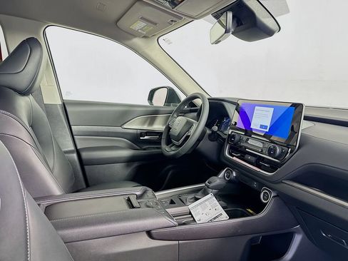 New 2026 Toyota Grand Highlander XLE image 33