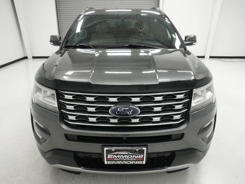 Used 2017 Ford Explorer Limited FWD image 2