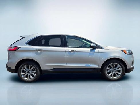 Used 2019 Ford Edge Titanium w/ Equipment Group 301A FWD image 3