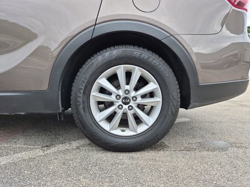 Used 2019 Kia Sorento AWD V6 image 9