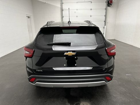 Used 2025 Chevrolet Trax LT w/ LT Convenience Package FWD image 7