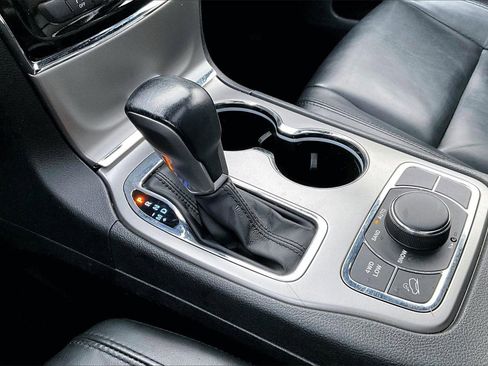 Certified 2022 Jeep Grand Cherokee Limited image 31