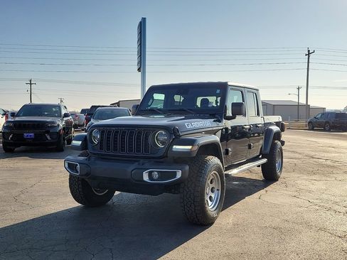 Used 2024 Jeep Gladiator Sport image 2