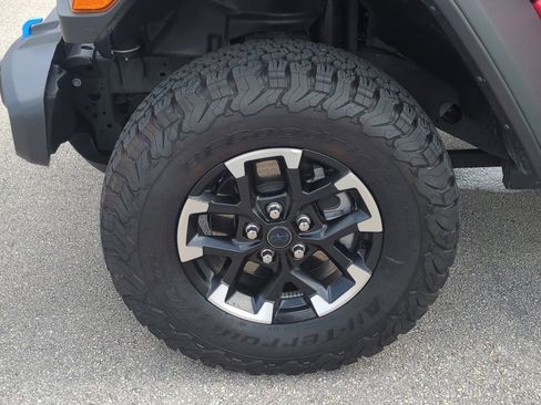 Used 2025 Jeep Wrangler Unlimited Rubicon 4xe w/ Convenience Group AWD/4WD image 12