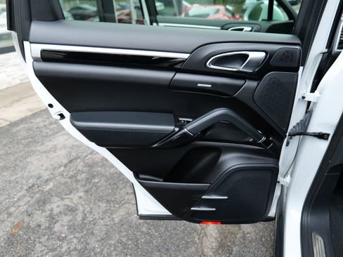 Used 2016 Porsche Cayenne image 46