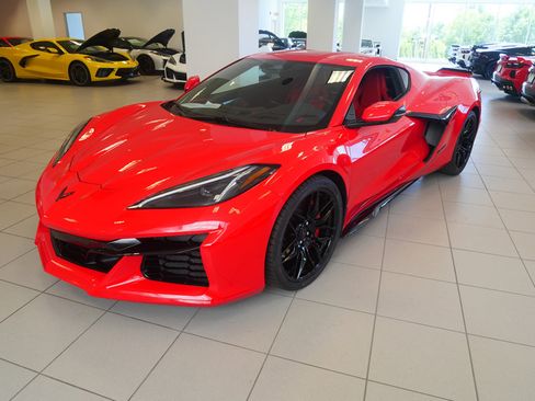 Used 2024 Chevrolet Corvette Z06 RWD image 3