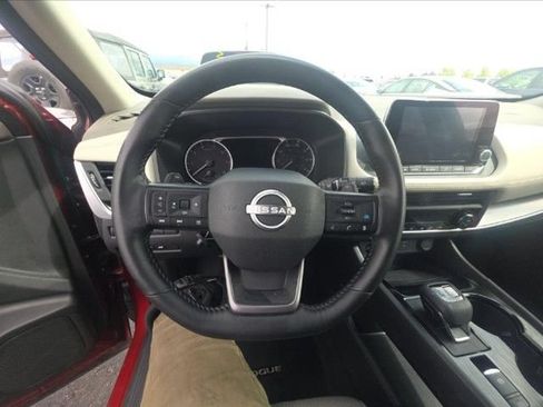 Used 2025 Nissan Rogue SV FWD image 38