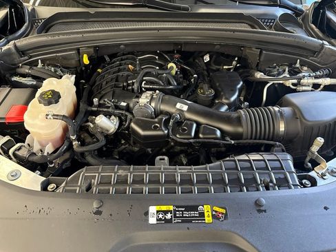 Used 2023 Jeep Grand Cherokee Laredo AWD/4WD image 12