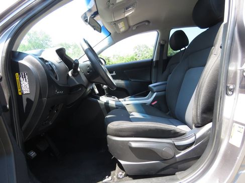 Used 2016 Kia Sportage LX AWD/4WD image 9