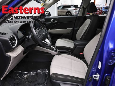 Used 2024 Hyundai Venue SEL FWD image 13