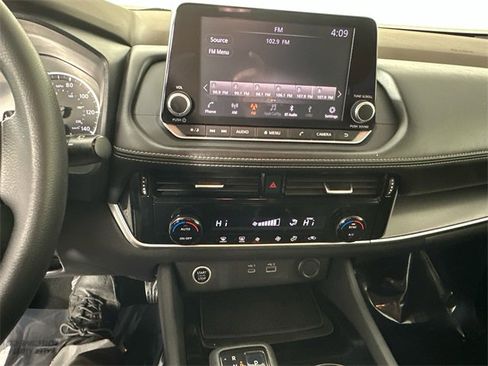 Used 2021 Nissan Rogue SV image 28