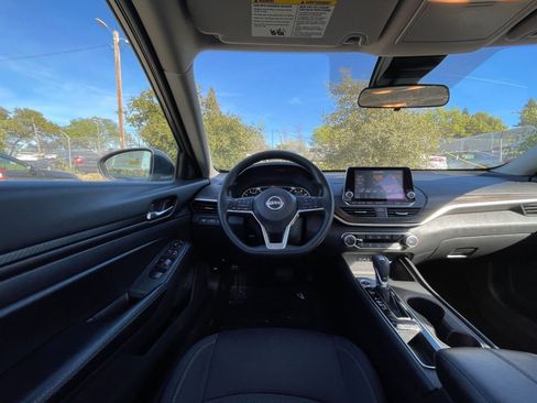 Used 2025 Nissan Altima 2.5 SV image 34