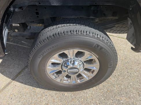 Used 2019 Ford F250 XLT w/ XLT Premium Package AWD/4WD image 23