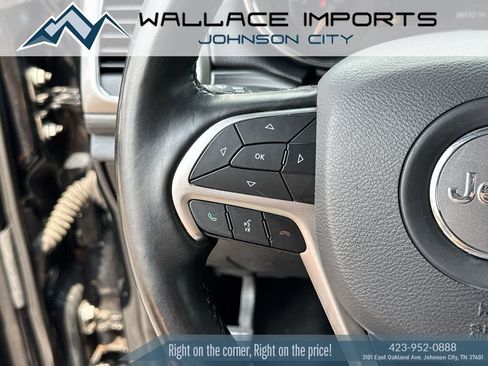 Used 2020 Jeep Grand Cherokee Altitude AWD/4WD image 29