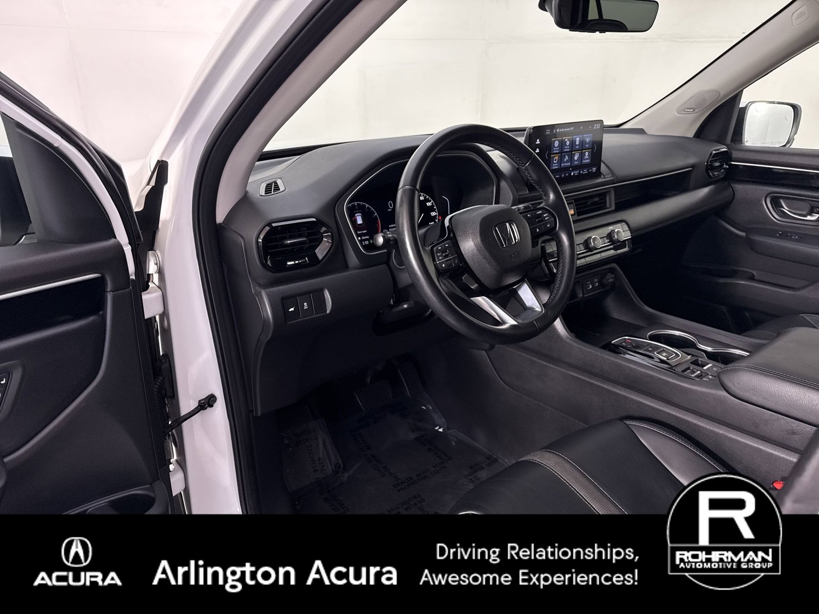 Used 2023 Honda Pilot Touring image 4