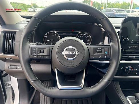Certified 2025 Nissan Pathfinder SL AWD/4WD image 21