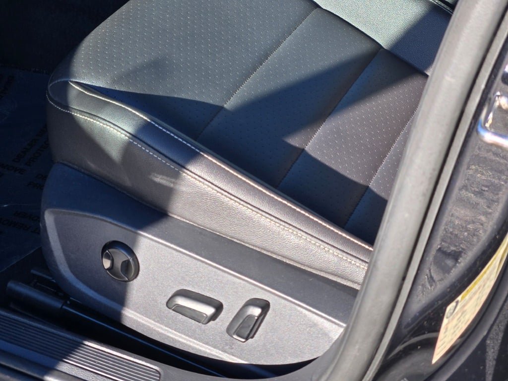 Used 2024 Volkswagen Jetta SE FWD image 18