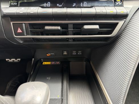Used 2025 Toyota Camry SE FWD image 24