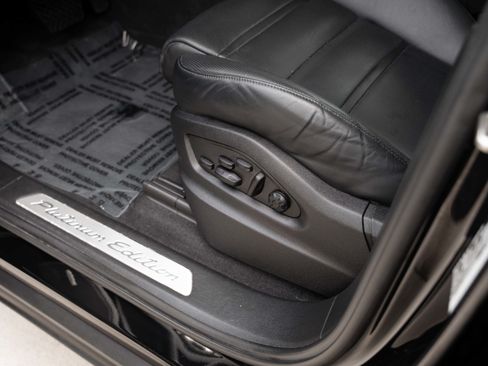 Used 2022 Porsche Cayenne Platinum Edition AWD/4WD image 19