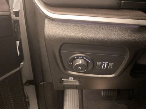 Used 2022 Jeep Grand Cherokee L Limited w/ Luxury Tech Group II image 23