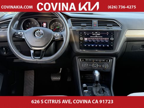 Used 2021 Volkswagen Tiguan SE w/ Panoramic Sunroof Package image 28