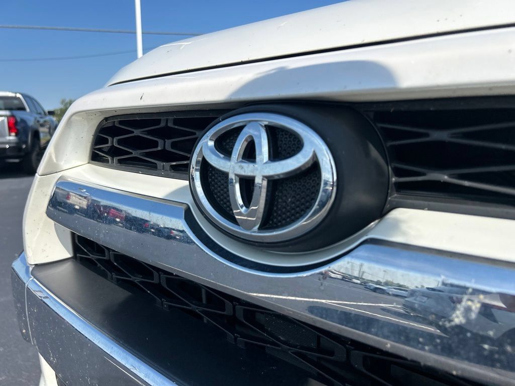 Used 2018 Toyota 4Runner Limited AWD/4WD image 10