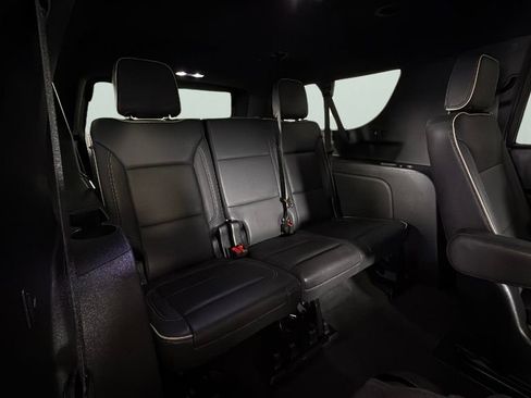 Used 2025 Chevrolet Suburban Premier image 29
