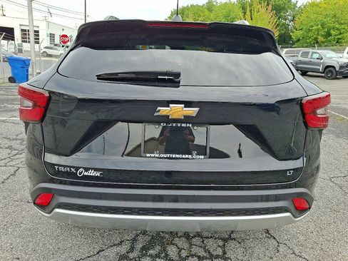 Used 2024 Chevrolet Trax LT w/ Driver Confidence Package FWD image 4