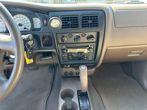 Used 2002 Toyota Tacoma PreRunner w/ SR5 Pkg w/ Chrome Pkg RWD image 12