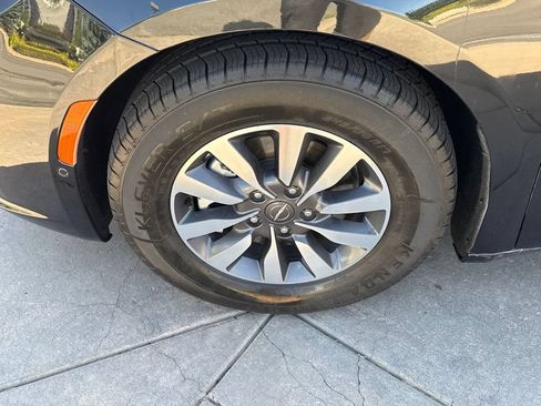 Used 2022 Chrysler Pacifica Touring-L w/ Uconnect Theater Family Group FWD image 11