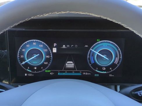 New 2025 Hyundai Elantra SEL FWD image 25