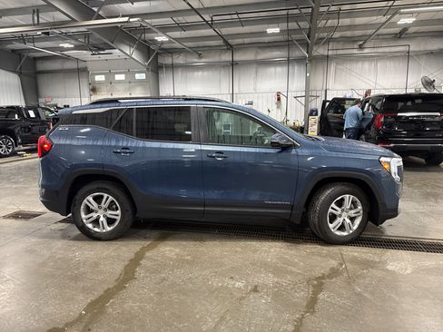 Used 2024 GMC Terrain SLE w/ Driver Convenience Package AWD/4WD image 2