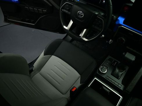 Used 2024 Toyota Tacoma TRD Sport image 9