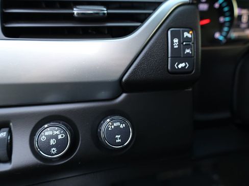 Used 2018 Chevrolet Suburban Premier image 27