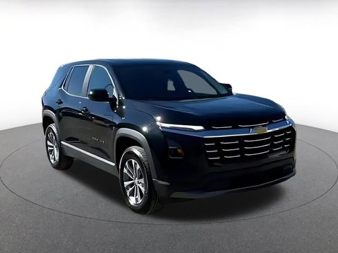 Used 2025 Chevrolet Equinox LT image 3