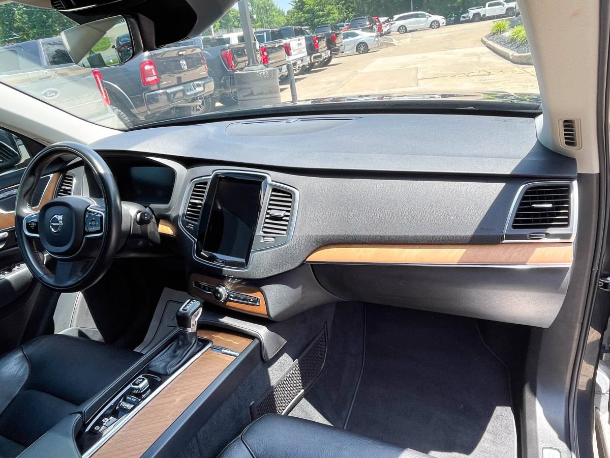 Used 2021 Volvo XC90 T6 Momentum AWD/4WD image 9