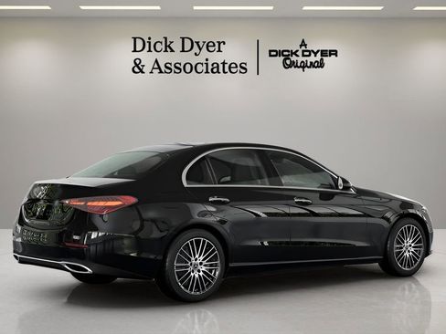 Used 2025 Mercedes-Benz C 300 Sedan image 9