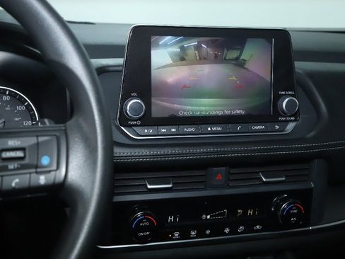 Used 2024 Nissan Rogue SV image 29