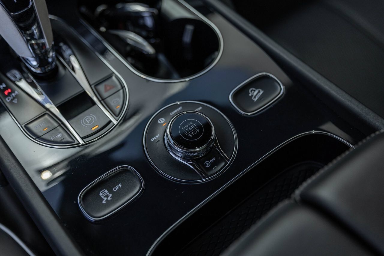 Certified 2023 Bentley Bentayga Extended Wheelbase AWD/4WD image 39