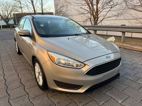 Used 2015 Ford Focus SE image 1