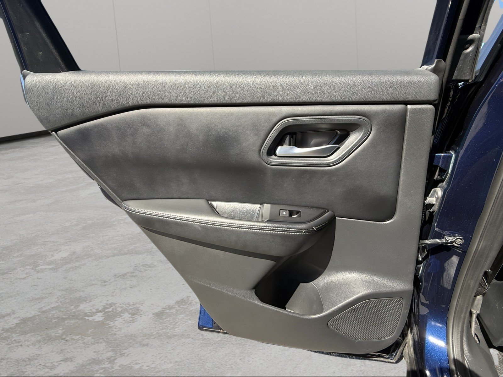 Used 2025 Nissan Rogue SV FWD image 29