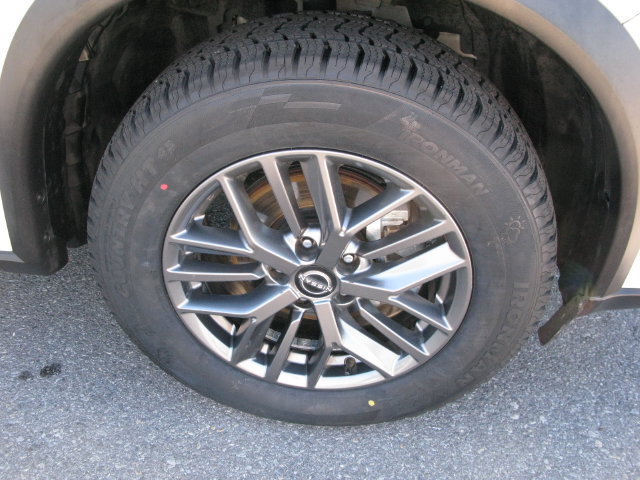 Used 2024 Nissan Rogue S FWD image 11