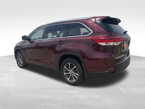Used 2019 Toyota Highlander XLE AWD/4WD image 6