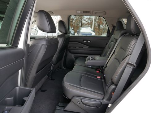 Certified 2024 Nissan Pathfinder SL image 36