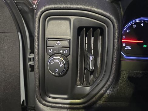 Used 2019 Chevrolet Silverado 1500 Custom w/ Custom Value Package image 20