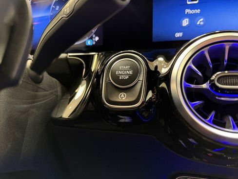 Used 2025 Mercedes-Benz GLA 250 image 24