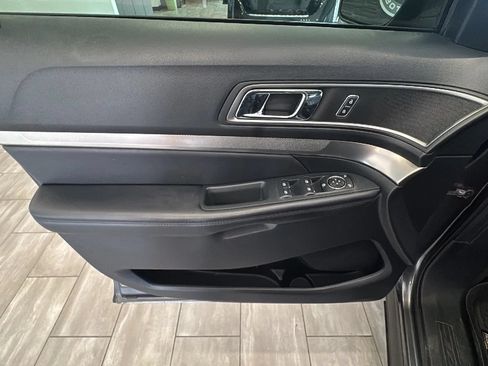 Used 2018 Ford Explorer XLT w/ Equipment Group 202A FWD image 28