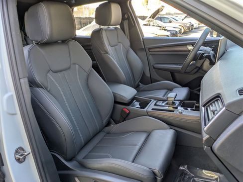 Used 2024 Audi Q5 e Premium Plus image 28
