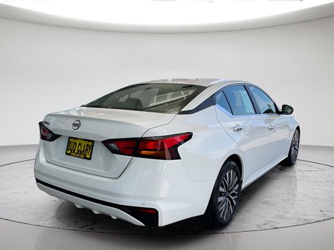 Used 2025 Nissan Altima 2.5 SV FWD image 5